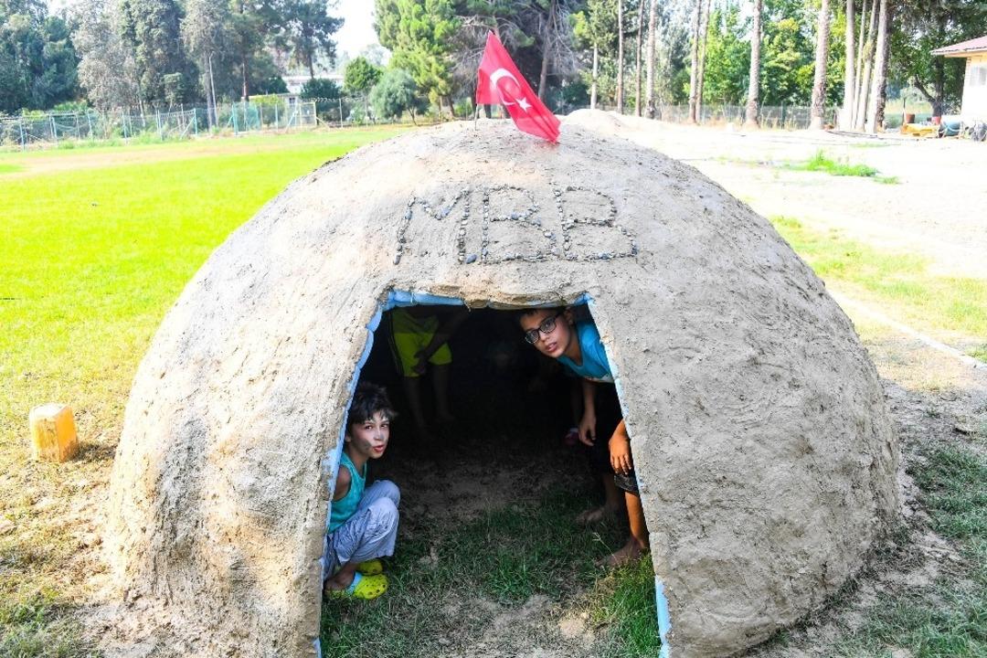 &Ccedil;ocuklar, &ccedil;amurdan ev yaptı