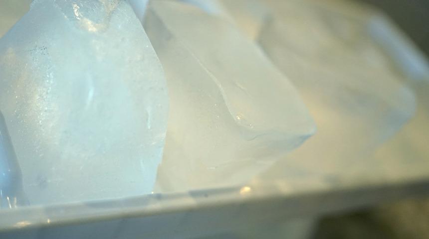 Ne soda ne de musluk suyu! Kırışıklıklara maden suyu ile meydan okuyun 