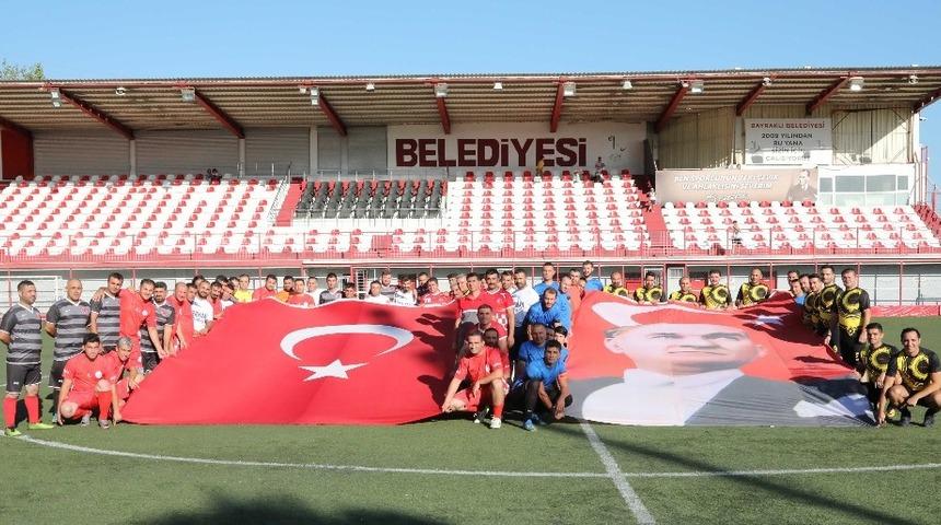 Bayraklı&rsquo;da Başkanlık Futbol Turnuvası başladı