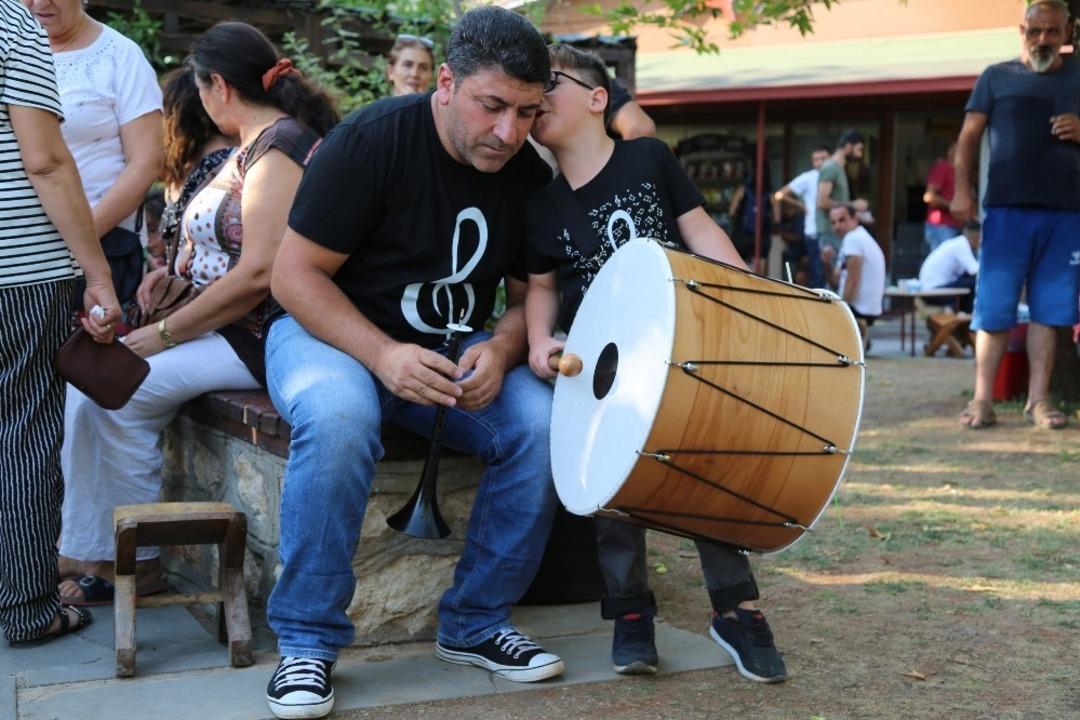 Minik Ali&rsquo;den davul şov