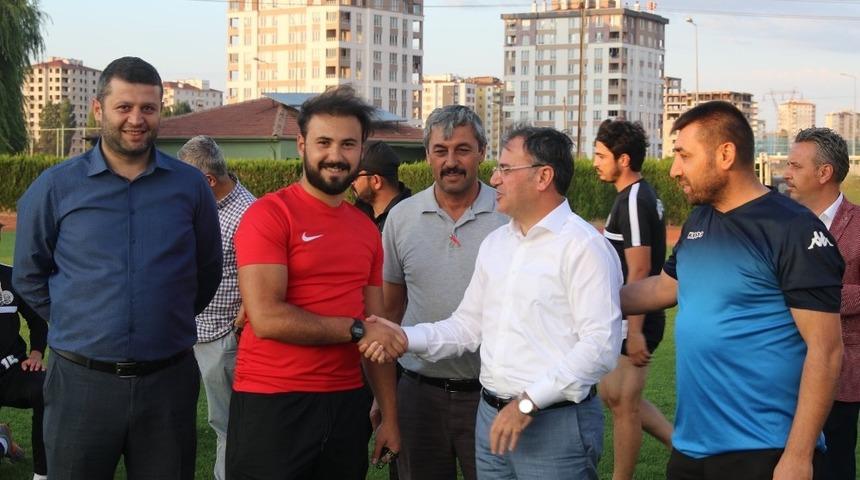 Hacılar Belediye Başkanı Bilal &Ouml;zdoğan stadyum i&ccedil;in m&uuml;jdeyi verdi