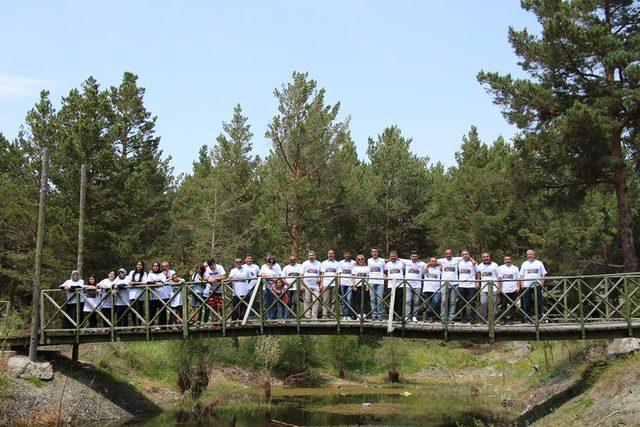 Oltu Lisesi mezunları Kütüklü Göl’de bir araya geldiler