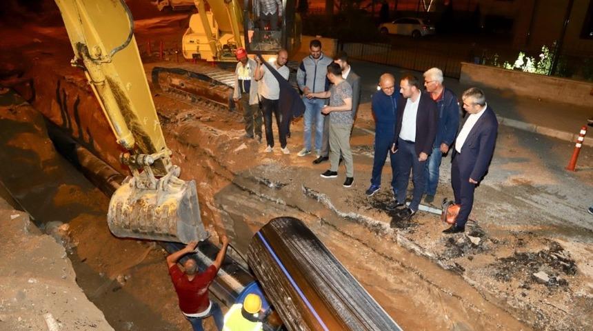 Belediye Başkanı Arı ve belediye ekipleri gece mesaisinde