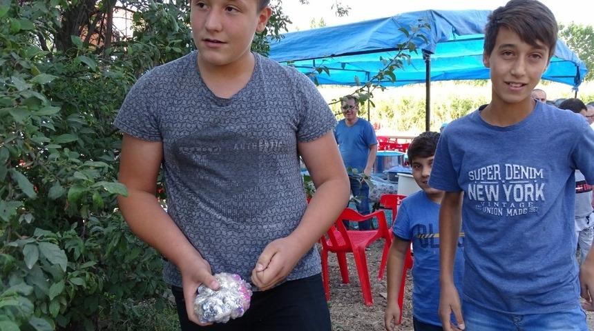 Hisarcık’taki düğünlerde ilginç selamlaşma