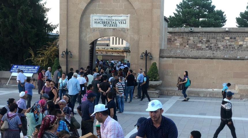 Hacı Bektaş&rsquo;a Mersin&rsquo;den g&ouml;n&uuml;l k&ouml;pr&uuml;s&uuml;