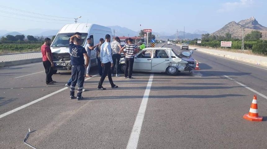 Kozan&rsquo;da trafik kazası: 6 yaralı