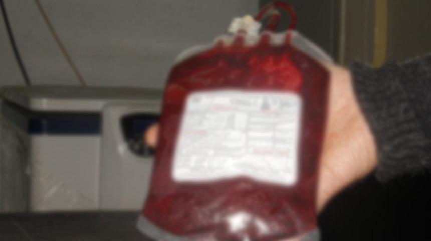 Hayrete d&uuml;ş&uuml;ren olay! 'Şifalı' diyerek insanlara kanını i&ccedil;irmiş