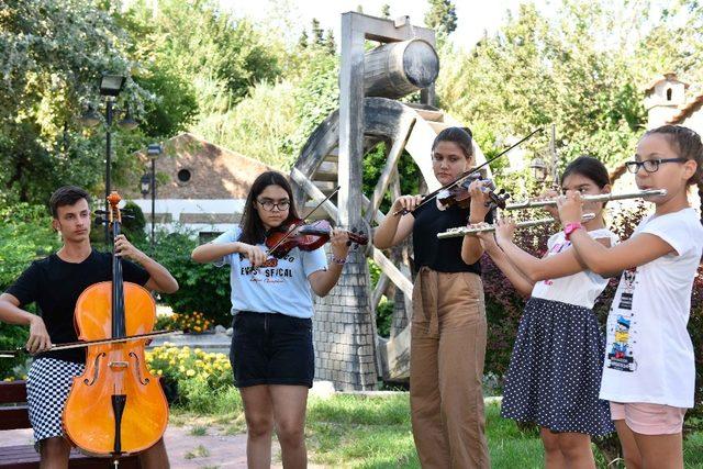 Muratpaşalı çocuklar barış için şarkılar söyleyecek