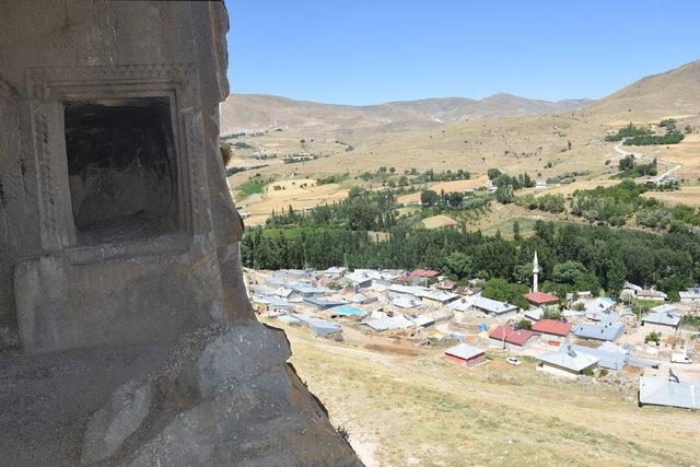 Tarihin yamacındaki köy Akçakale