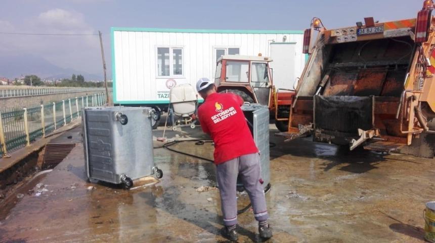 Kurban Bayramı sonrası &ccedil;&ouml;p konteynerleri dezenfekte ediliyor