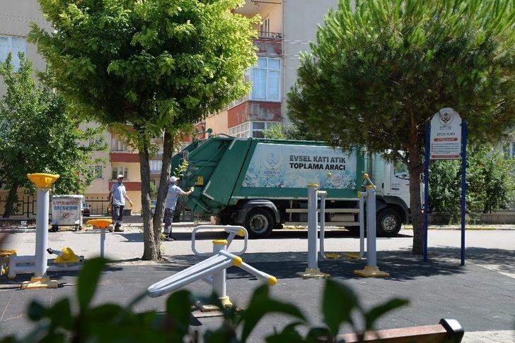 Altıeylül’de konteynerler dezenfekte ediliyor G4