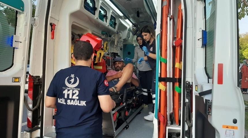 Otomobil ak&uuml;l&uuml; engelli araca &ccedil;arptı: 1 yaralı