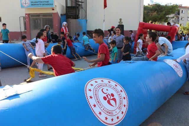 Manisa’da okul bahçeleri spor panayırına döndü