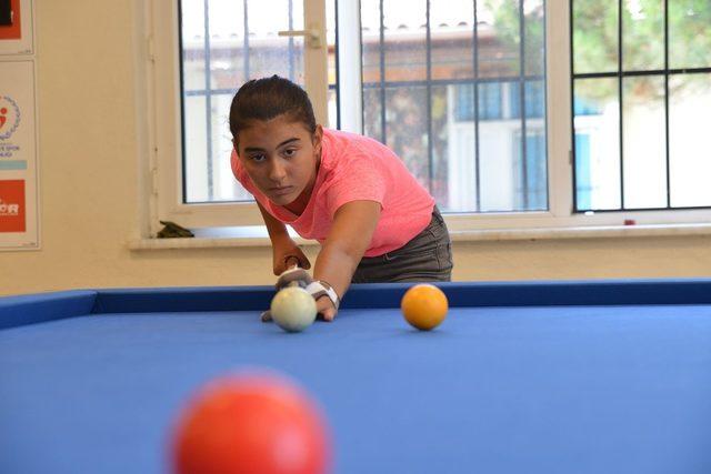 Çukurhisarlı öğrencilerin bilardo kursuna yoğun ilgisi