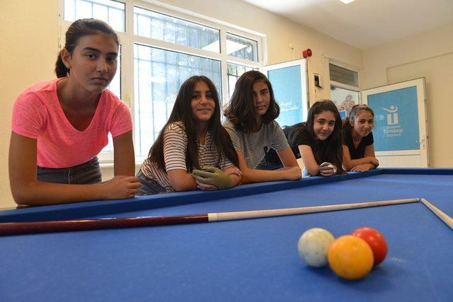 Çukurhisarlı öğrencilerin bilardo kursuna yoğun ilgisi