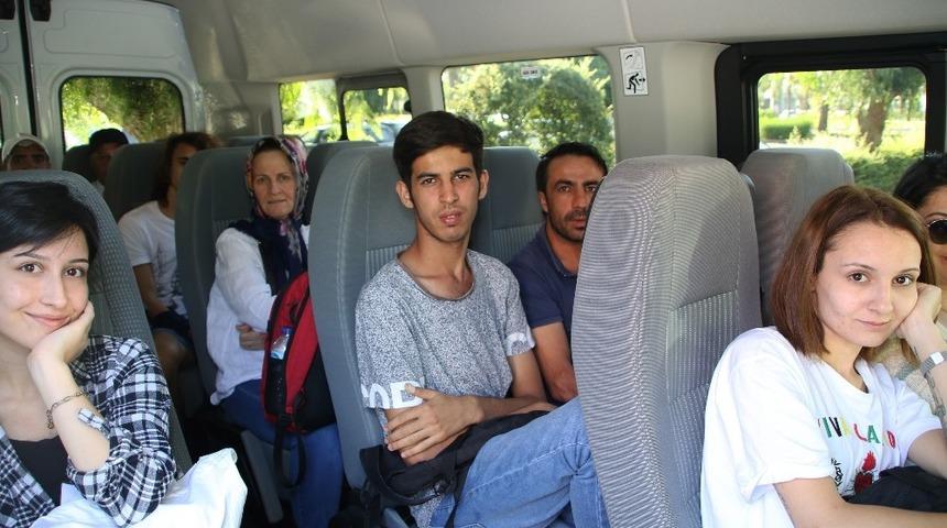 B&uuml;y&uuml;kşehir Belediyesi &uuml;niversite &ouml;ğrencilerini karşılıyor, rehberlik yapıyor