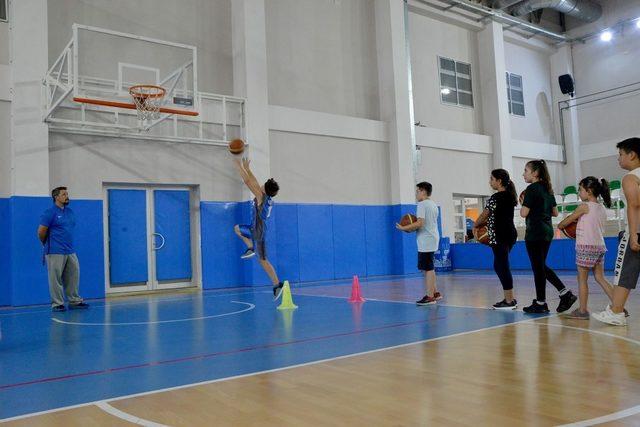 Geleceğin basketbolcuları Tepebaşı’nda yetişiyor