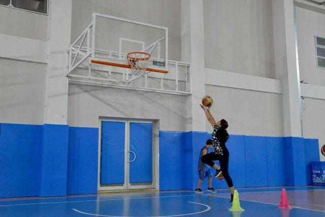 Geleceğin basketbolcuları Tepebaşı’nda yetişiyor