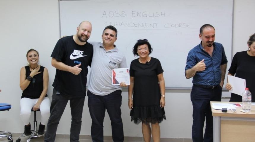AOSB Akademi&rsquo;nin İngilizce kursiyerleri sertifikalarını aldı
