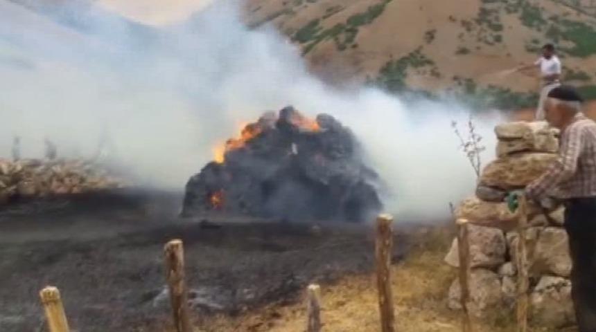 Karlıovada, ot balyaları yandı