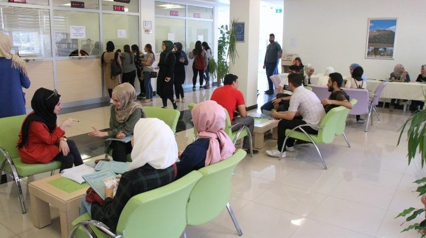 7 Aralık Üniversitesine öğrenci kayıtları sürüyor