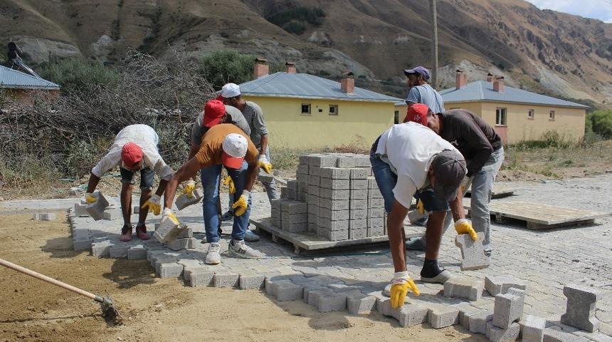 Yoncalık Mahallesi&rsquo;nde kilit parke taşı yol &ccedil;alışması