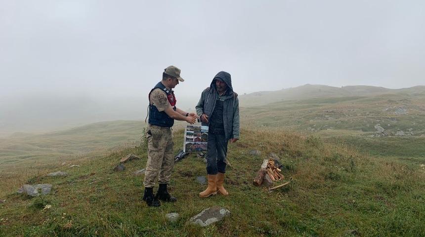 Artvin jandarma ekiplerinden yaylacılara anlamlı ziyaret