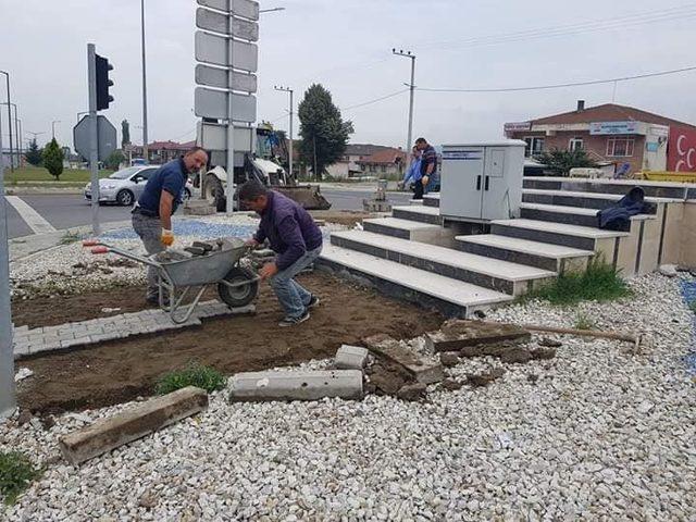 Kaynaşlı Belediyesi D-100’da peyzaj çalışmasına başladı