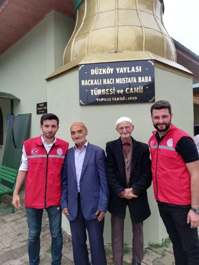 Gençlik liderleri, Rıdvan ve Mehmet dedenin ‘bizi yaylaya getirin’ isteğini yerine getirdiler