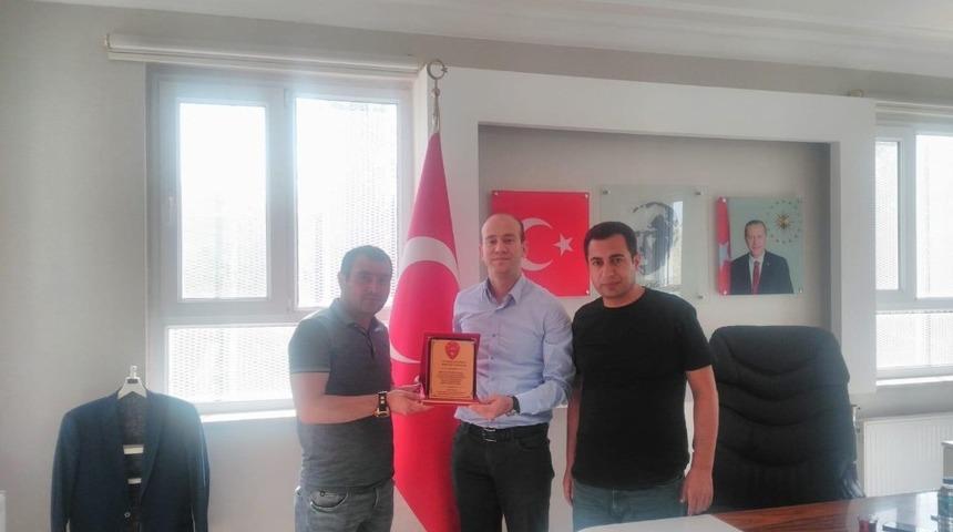 BAŞGAD’dan Beşiri İlçe Kaymakamına plaket