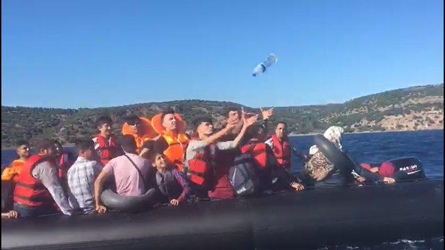 Motoru bozulan lastik bottaki kaçaklar milli sporcu sayesinde kurtarıldı