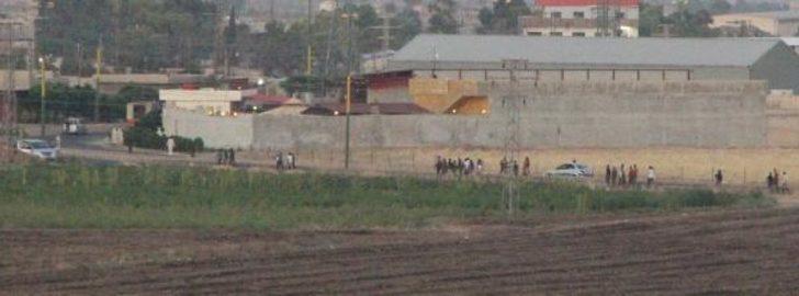 Kamışlı'daki YPG'li teröristler Türkiye'yi gözetliyor G1