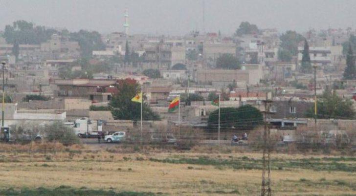 Kamışlı'daki YPG'li teröristler Türkiye'yi gözetliyor G2