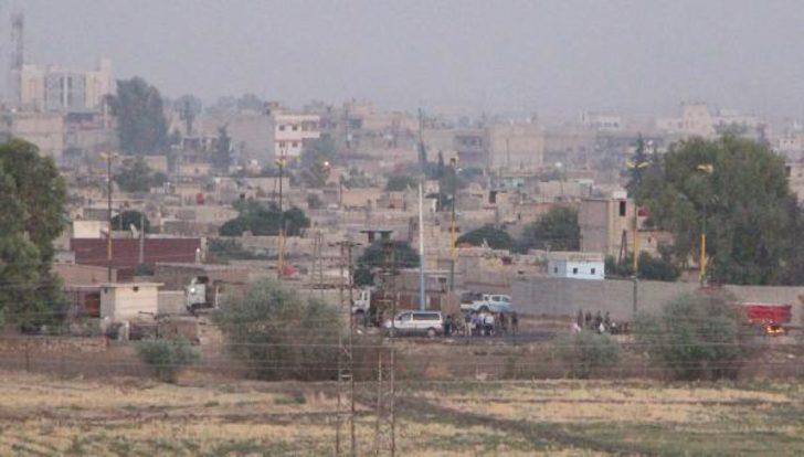 Kamışlı'daki YPG'li teröristler Türkiye'yi gözetliyor G3