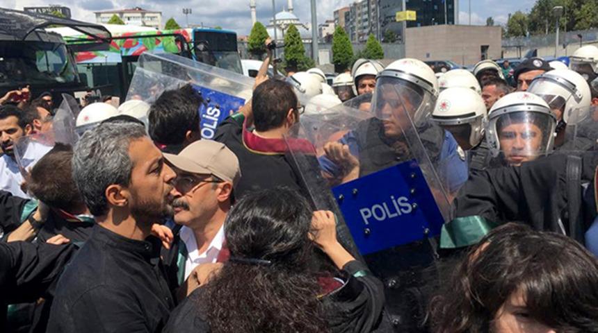 İstanbul Adalet Sarayı önünde 'kayyum' açıklamasına polis müdahalesi! 
