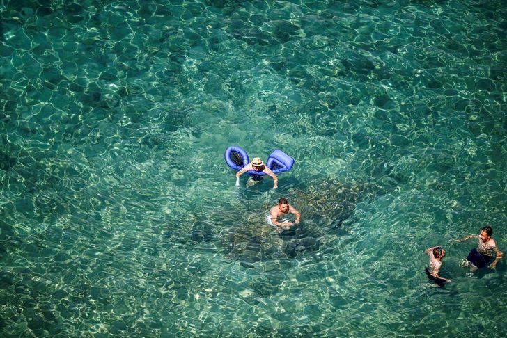 Antalya'ya giden denizde serinliyor G3