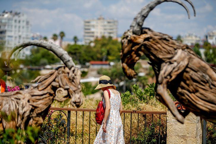 Antalya'ya giden denizde serinliyor G5