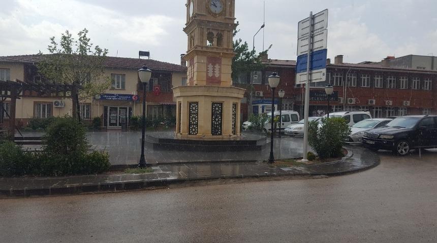 Yavuzeli&rsquo;nde Ağustos ayında yağmur s&uuml;rprizi