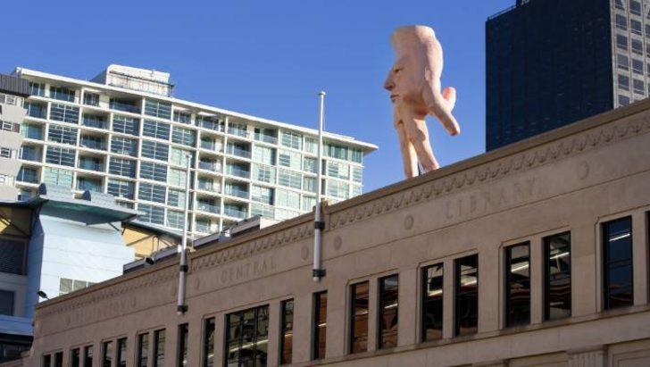 Korkunç el heykeli! Şehir Galerisi'nden sizi izliyor olacak G4