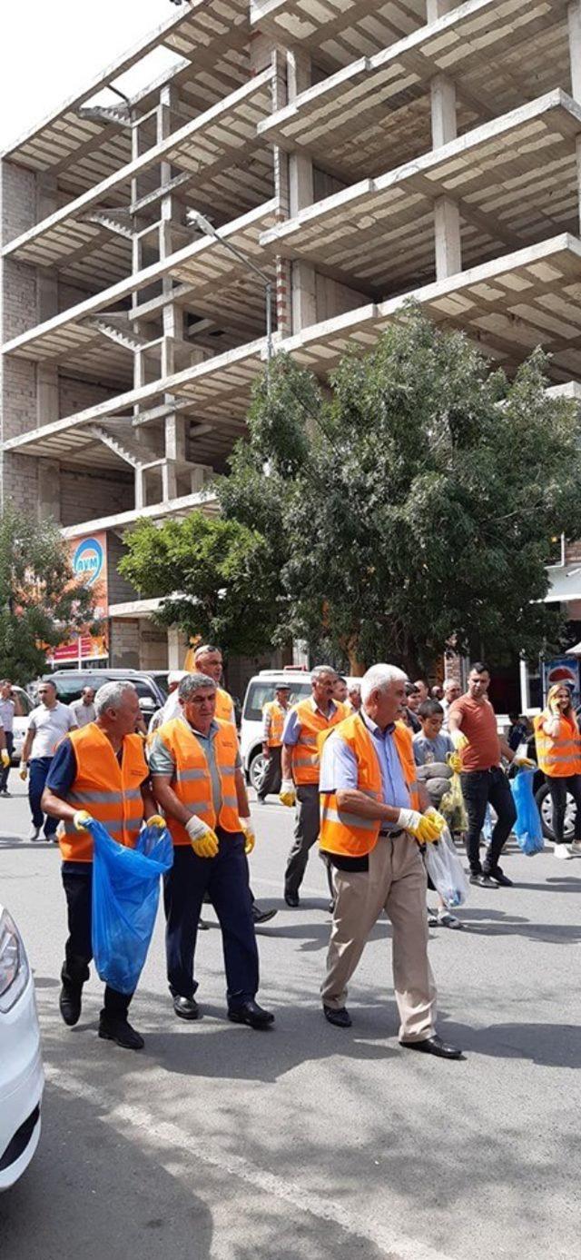 Tuzluca Belediye Başkanı Türkan temizlik yaptı