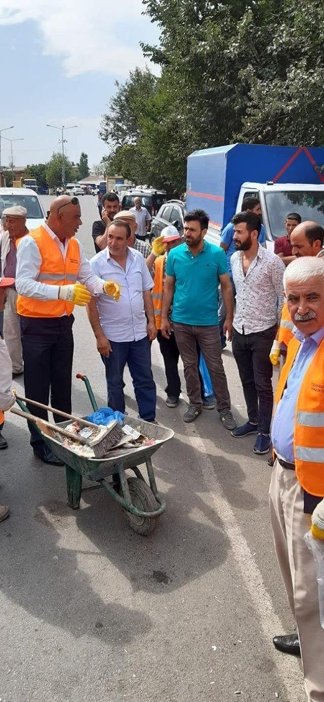 Tuzluca Belediye Başkanı Türkan temizlik yaptı