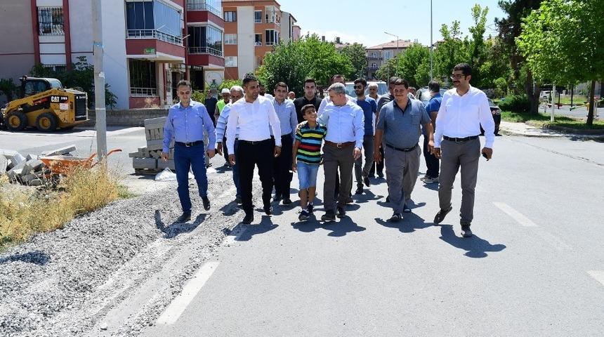 Başkan Çınar, kaldırım yenileme çalışmalarını inceledi