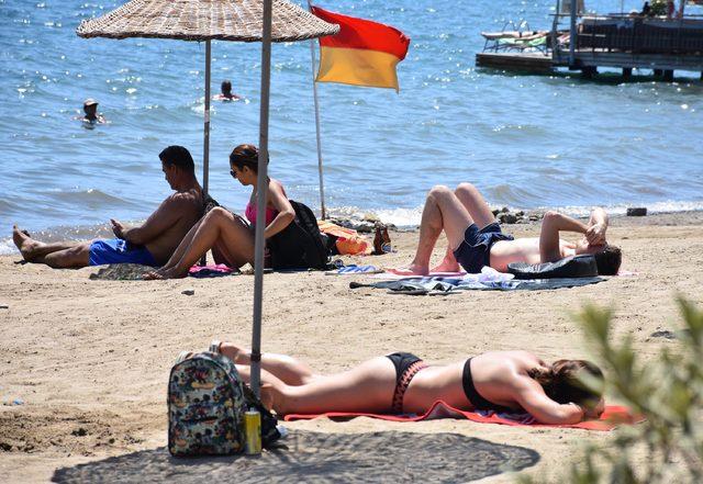 Marmaris plajları, yabancı turistlerle kentte yaşayanlara kaldı