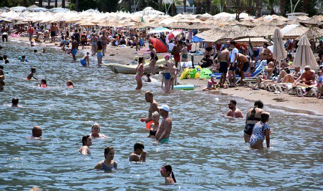 Marmaris plajları, yabancı turistlerle kentte yaşayanlara kaldı