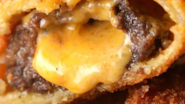 Günün tarifi: Soğan halkasında cheeseburger