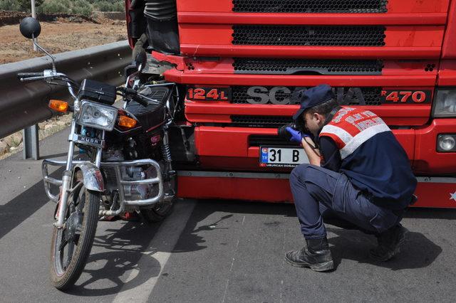 Ölümlü kazaya bakarken kaza yaptı, 3 yaşındaki Ahmed yaralandı