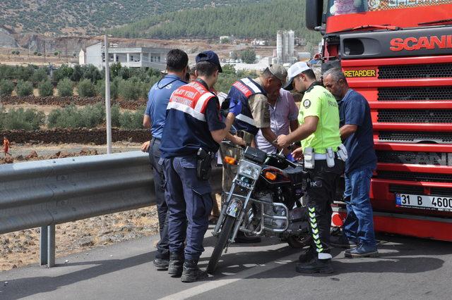 Ölümlü kazaya bakarken kaza yaptı, 3 yaşındaki Ahmed yaralandı