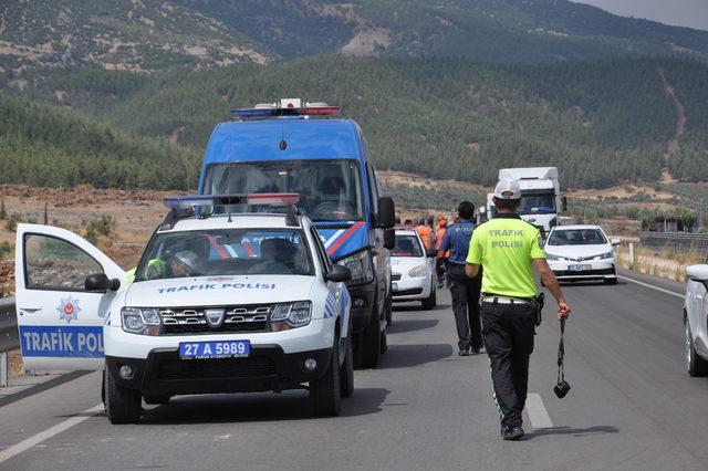 Ölümlü kazaya bakarken kaza yaptı, 3 yaşındaki Ahmed yaralandı