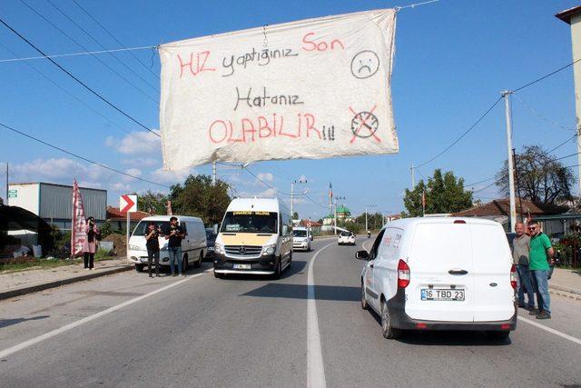 Kızgın vatandaşlar yolu trafiğe kapadı