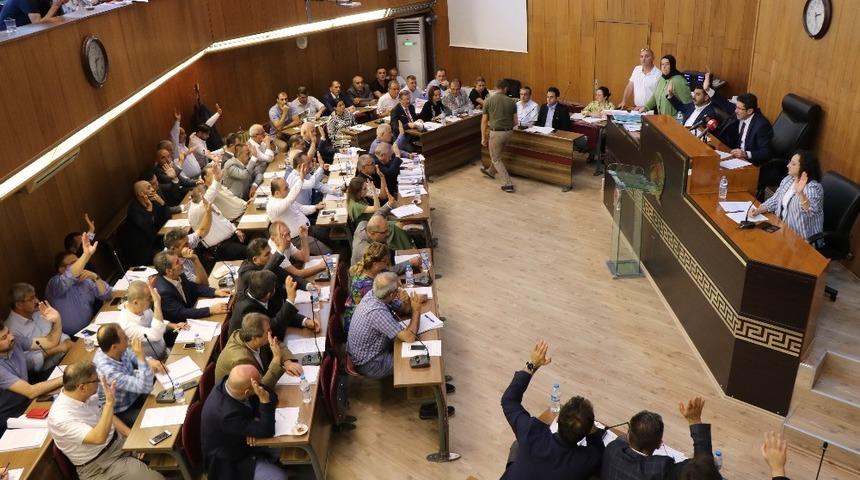 Mezar yerlerine zam komisyondan geçti